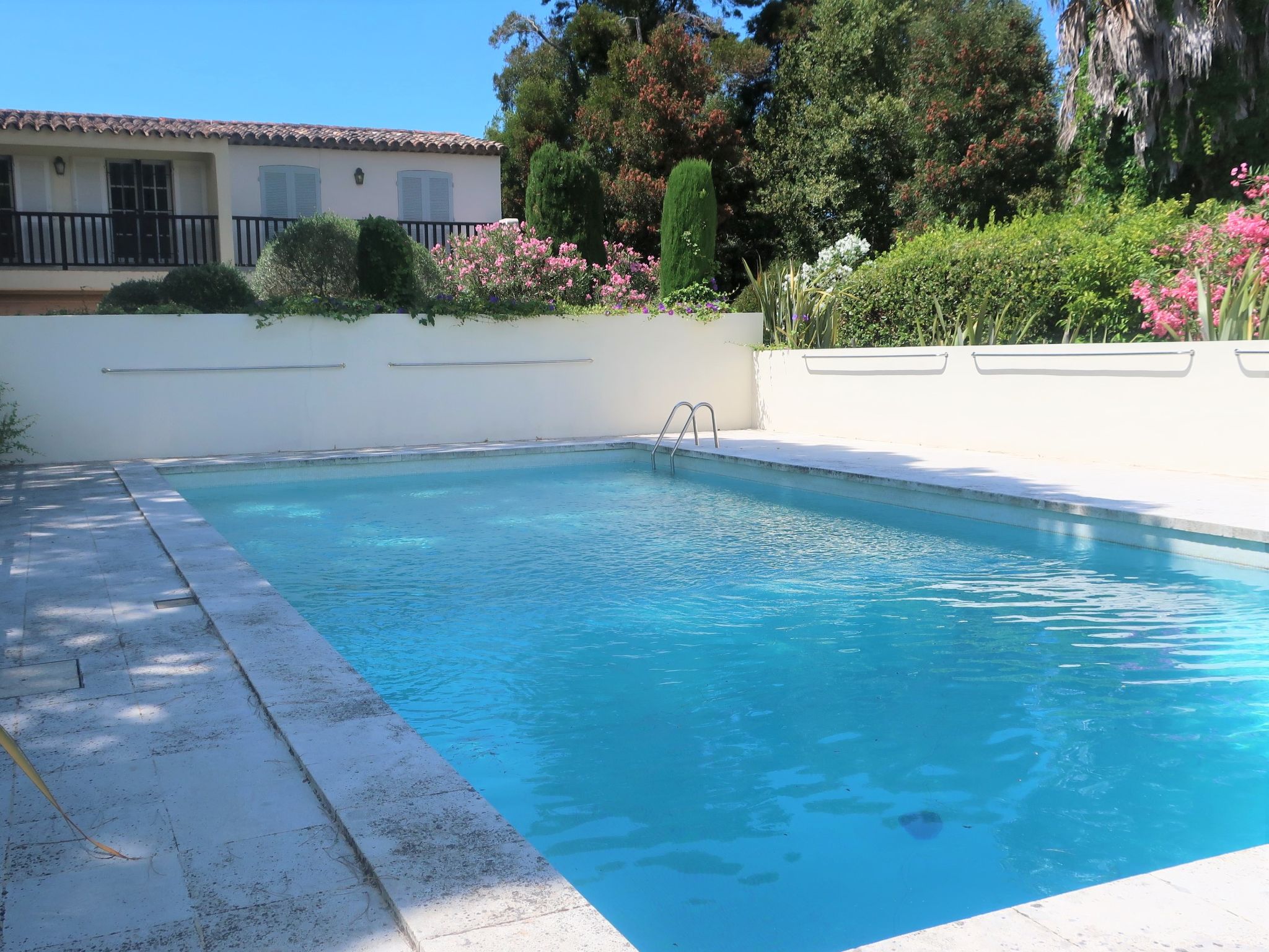 Foto 20 - Casa con 2 camere da letto a Saint-Tropez con piscina e vista mare