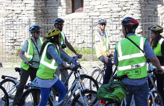 Descubre Tallin - Tour privado en bicicleta - Foto 2