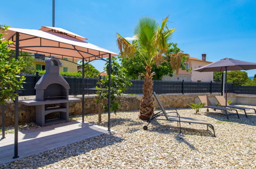 Photo 13 - Maison de 4 chambres à Krk avec piscine privée et jardin