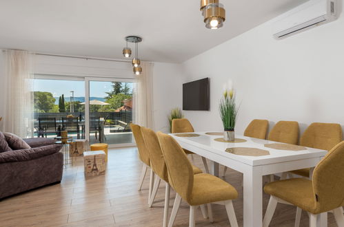 Foto 4 - Casa de 4 habitaciones en Krk con piscina privada y jardín