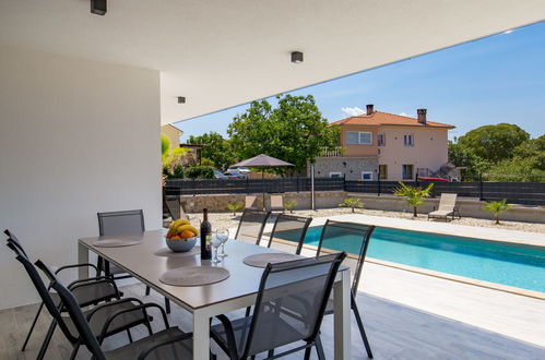 Photo 2 - Maison de 4 chambres à Krk avec piscine privée et vues à la mer