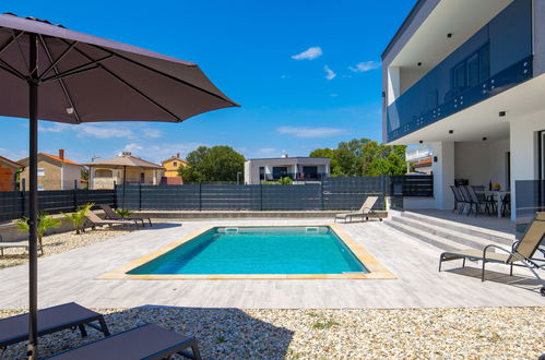 Photo 15 - Maison de 4 chambres à Krk avec piscine privée et jardin