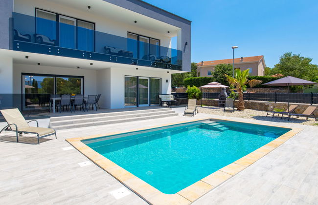 Casa de 5 quartos em Krk com piscina privada e jardim - Foto 1