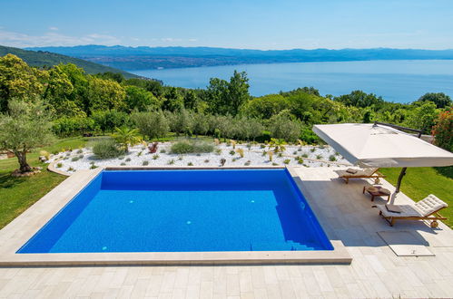 Photo 15 - Maison de 3 chambres à Opatija avec piscine privée et jardin