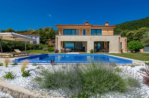 Photo 1 - Maison de 3 chambres à Opatija avec piscine privée et jardin