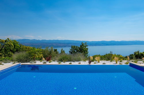 Photo 4 - Maison de 3 chambres à Opatija avec piscine privée et jardin