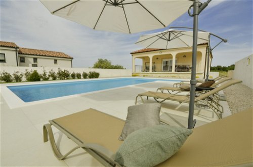 Foto 26 - Casa con 3 camere da letto a Poličnik con piscina privata e vista mare