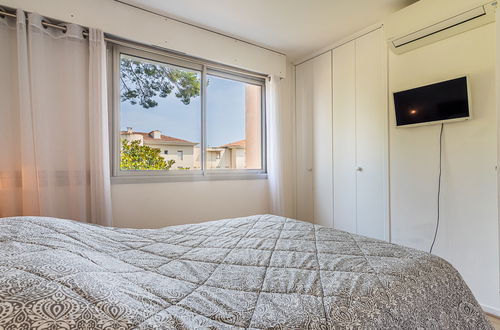 Foto 11 - Appartamento con 1 camera da letto a Hyères con piscina e terrazza
