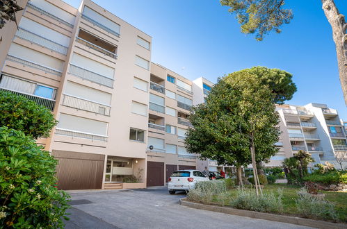 Foto 19 - Apartamento de 1 habitación en Hyères con piscina y vistas al mar