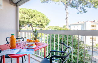 Foto 2 - Appartamento con 1 camera da letto a Hyères con piscina e terrazza