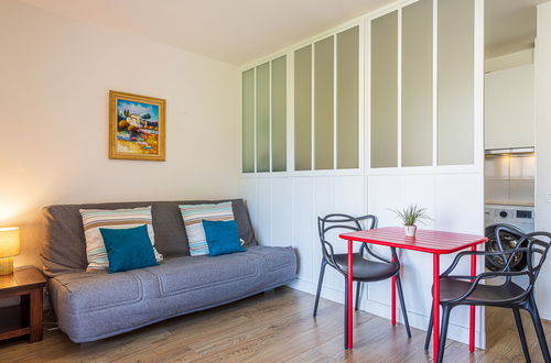 Foto 5 - Appartamento con 1 camera da letto a Hyères con piscina e terrazza