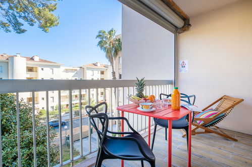 Photo 10 - 1 bedroom Apartment in Hyères with swimming pool and sea view