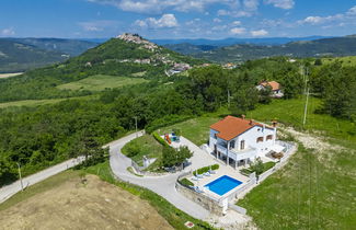 Photo 1 - Maison de 3 chambres à Motovun avec piscine privée et jardin