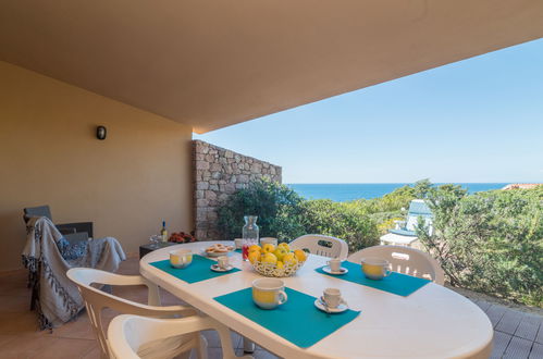 Photo 2 - Maison de 2 chambres à Trinità d'Agultu e Vignola avec jardin et vues à la mer