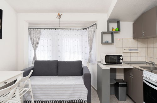 Foto 5 - Appartamento con 1 camera da letto a Obrovac con terrazza