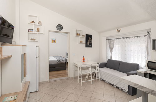 Foto 6 - Appartamento con 1 camera da letto a Obrovac con terrazza