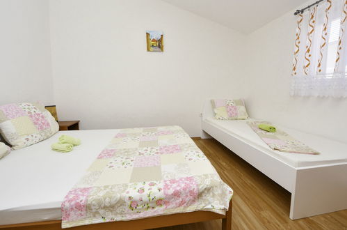 Foto 6 - Appartamento con 1 camera da letto a Obrovac con terrazza e vista mare