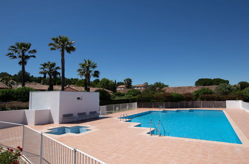 Foto 1 - Casa de 2 habitaciones en Roquebrune-sur-Argens con piscina y vistas al mar