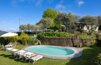 Photo 1 - Maison de 2 chambres à Camaiore avec piscine privée et jardin