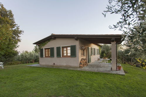 Photo 1 - Maison de 2 chambres à Camaiore avec piscine privée et jardin