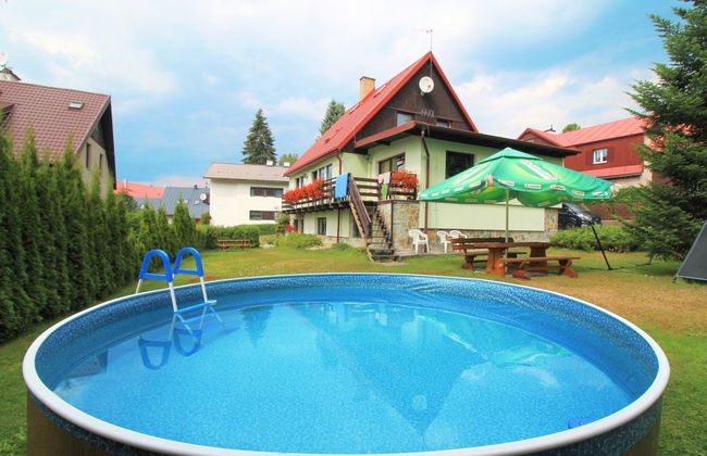 Apartamento de 2 quartos em Harrachov com piscina e jardim - Foto 1