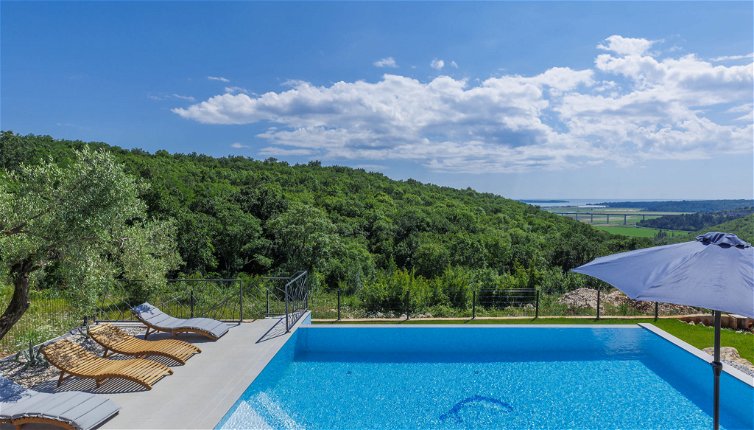 Foto 1 - Casa de 7 habitaciones en Brtonigla con piscina privada y vistas al mar