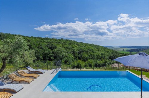 Foto 1 - Casa de 7 habitaciones en Brtonigla con piscina privada y vistas al mar