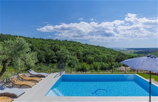 Photo 1 - Maison de 7 chambres à Brtonigla avec piscine privée et vues à la mer