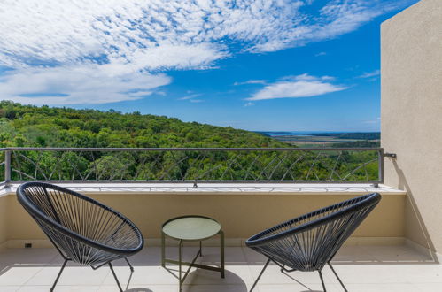 Photo 21 - Maison de 7 chambres à Brtonigla avec piscine privée et jardin