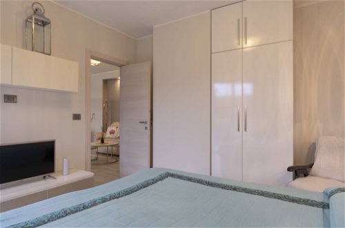 Foto 18 - Appartamento con 2 camere da letto a Sanremo con vista mare