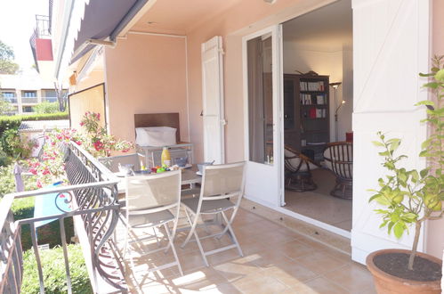 Photo 29 - 2 bedroom Apartment in Fréjus with garden and terrace