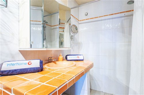 Foto 14 - Appartamento con 2 camere da letto a Grimaud con piscina e vista mare