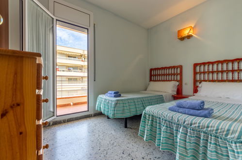 Foto 15 - Appartamento con 3 camere da letto a Calafell con vista mare
