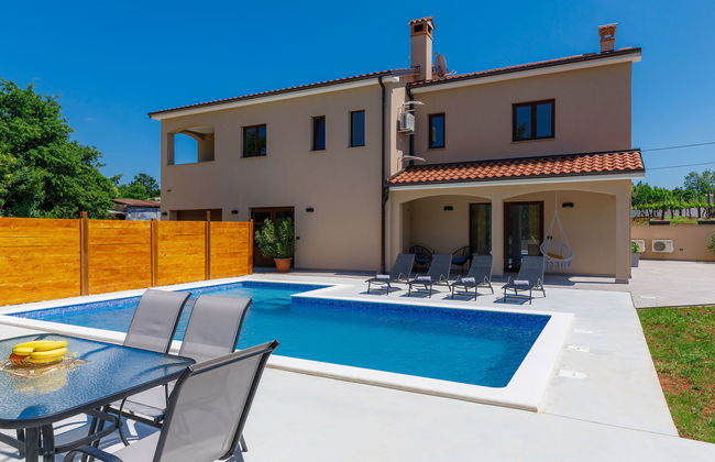 Apartamento de 3 quartos em Žminj com piscina privada e jardim - Foto 2