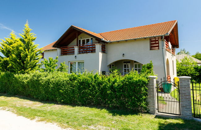 Casa de 5 quartos em Balatonfenyves com jardim e terraço - Foto 1