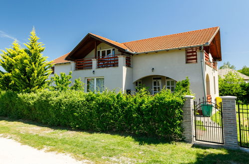 Foto 1 - Casa de 5 habitaciones en Balatonfenyves con jardín y terraza