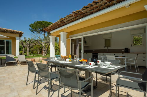 Photo 18 - Maison de 4 chambres à Grimaud avec piscine privée et vues à la mer