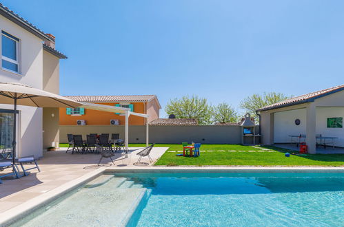 Photo 2 - Maison de 4 chambres à Ližnjan avec piscine privée et jardin