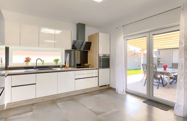 Casa de 5 quartos em Ližnjan com piscina privada e jardim - Foto 12