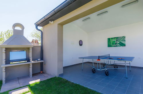 Photo 44 - Maison de 4 chambres à Ližnjan avec piscine privée et terrasse