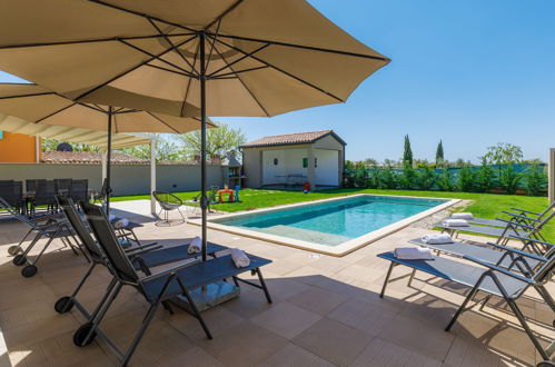 Foto 6 - Casa de 4 quartos em Ližnjan com piscina privada e jardim