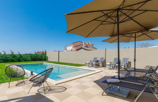 Casa de 5 quartos em Ližnjan com piscina privada e jardim - Foto 1