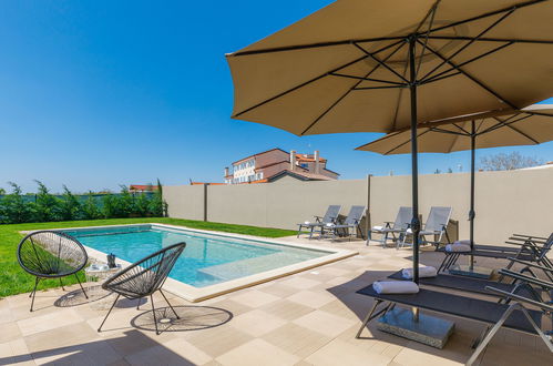 Foto 1 - Casa de 4 quartos em Ližnjan com piscina privada e terraço