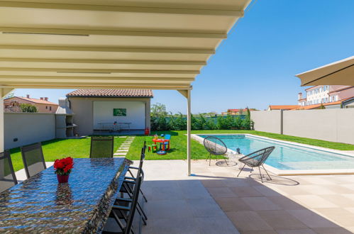 Foto 7 - Casa de 4 quartos em Ližnjan com piscina privada e terraço