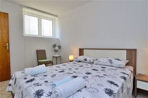 Foto 9 - Appartamento con 1 camera da letto a Rogoznica con terrazza e vista mare