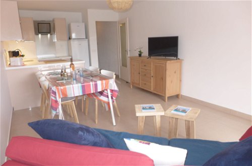 Foto 9 - Apartamento de 2 habitaciones en Fréjus con jardín y vistas al mar