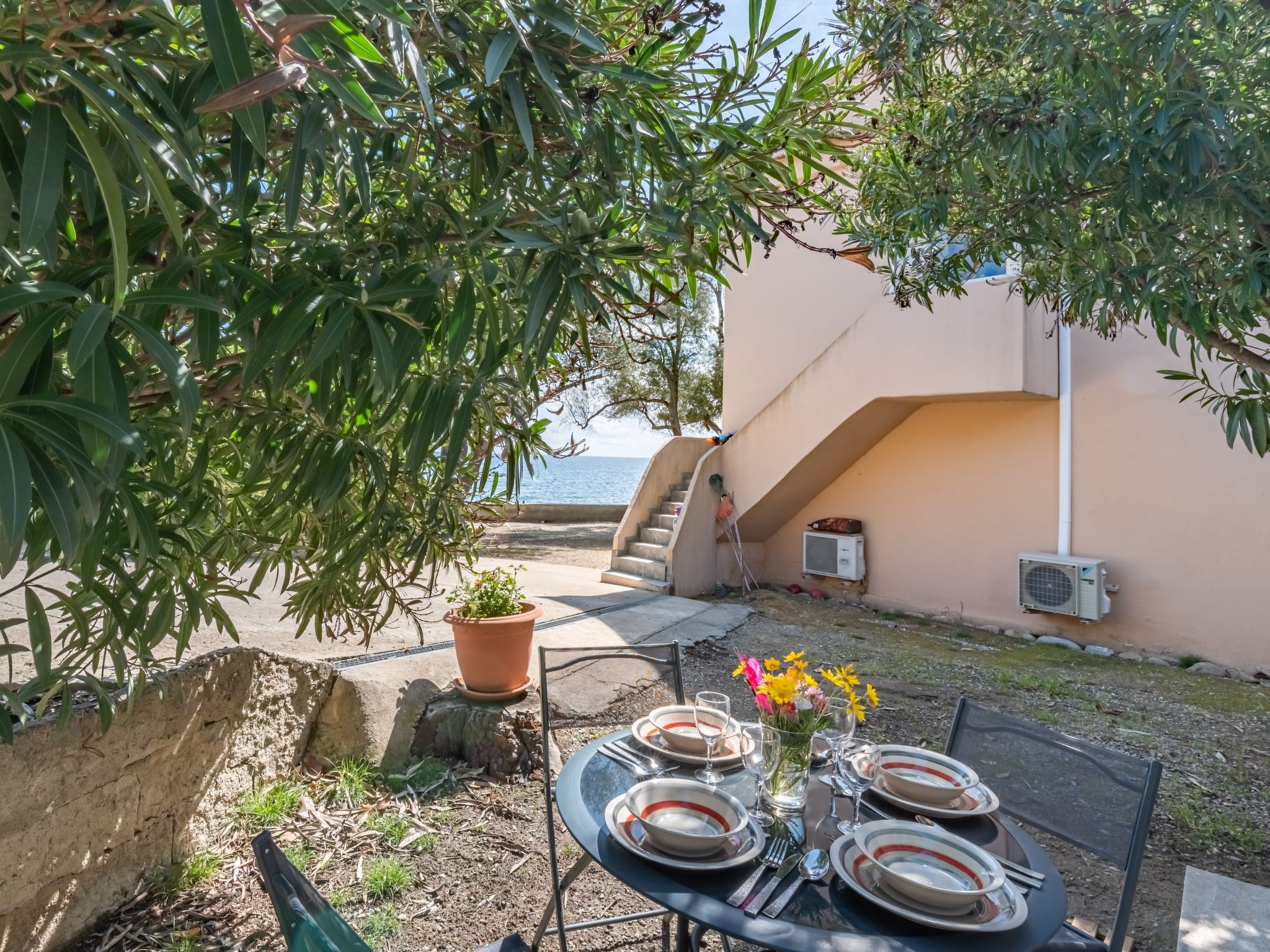 Foto 1 - Casa de 1 habitación en Sari-Solenzara con jardín y vistas al mar