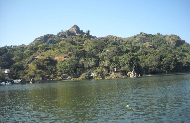 Excursión de día completo al Templo Delwara y al Lago Nakki (Mount Abu) - Tour privado - Foto 4