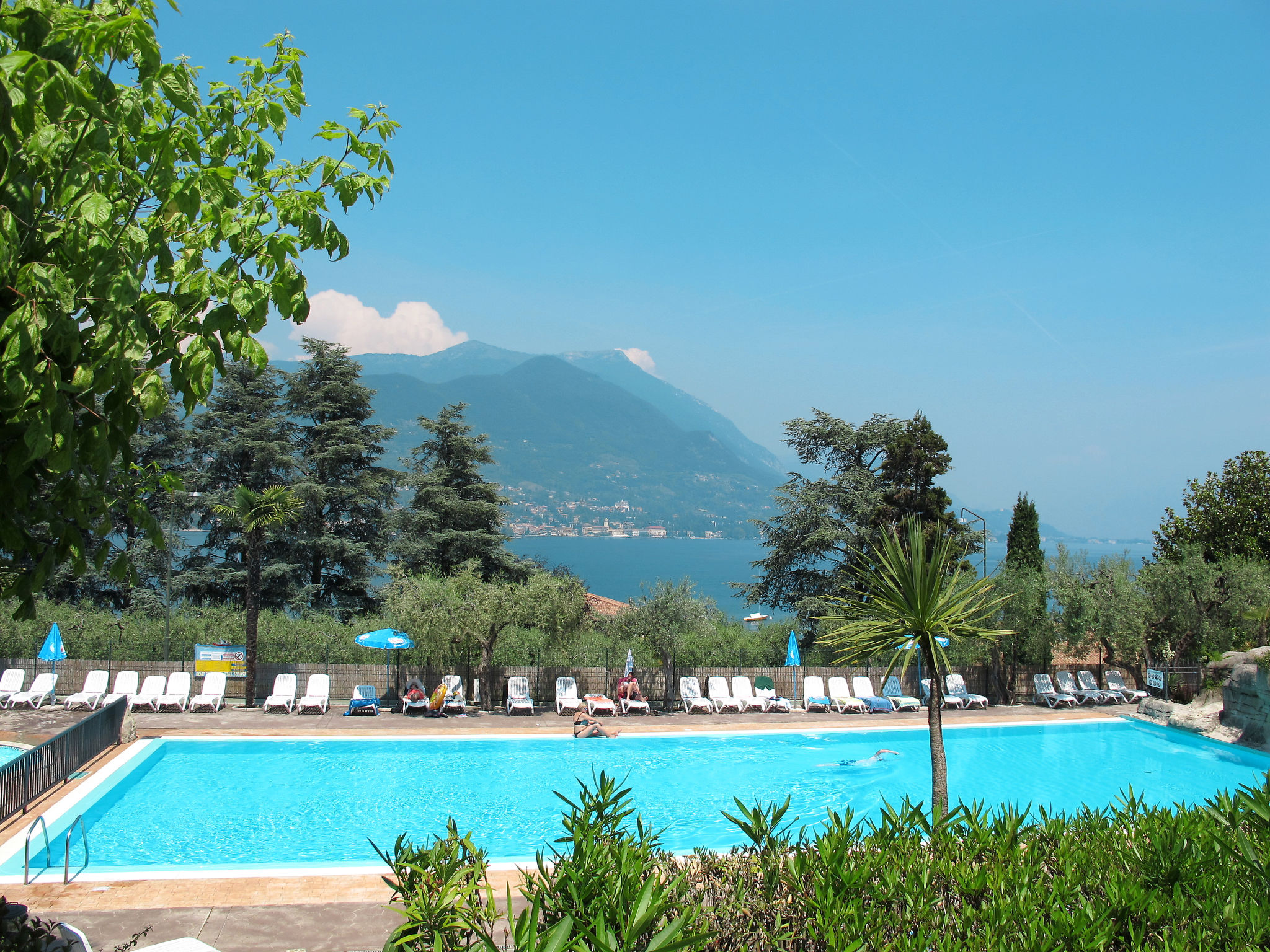 Photo 1 - Maison de 2 chambres à San Felice del Benaco avec piscine et vues sur la montagne