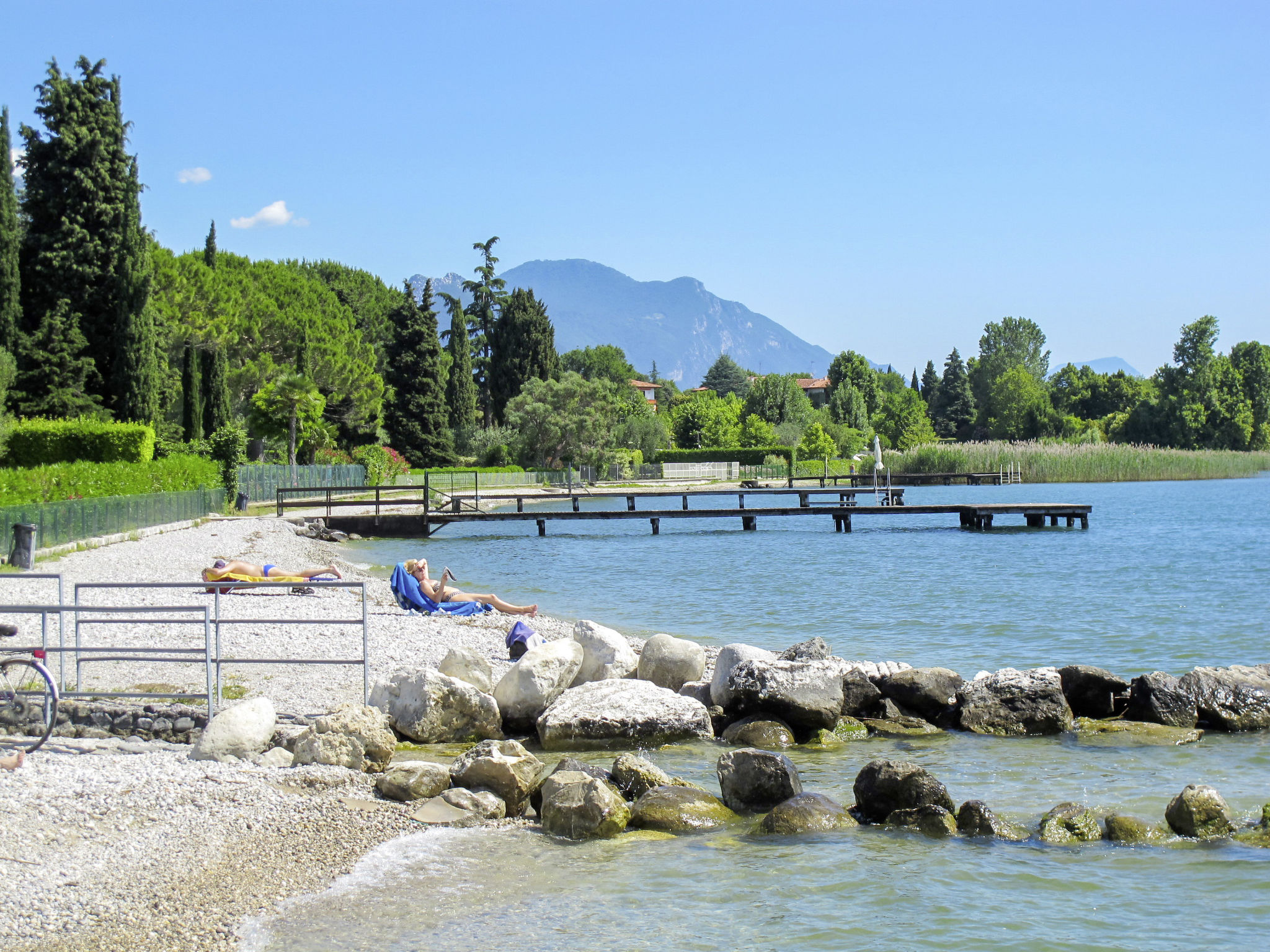 Foto 36 - Haus mit 3 Schlafzimmern in San Felice del Benaco mit schwimmbad und blick auf die berge